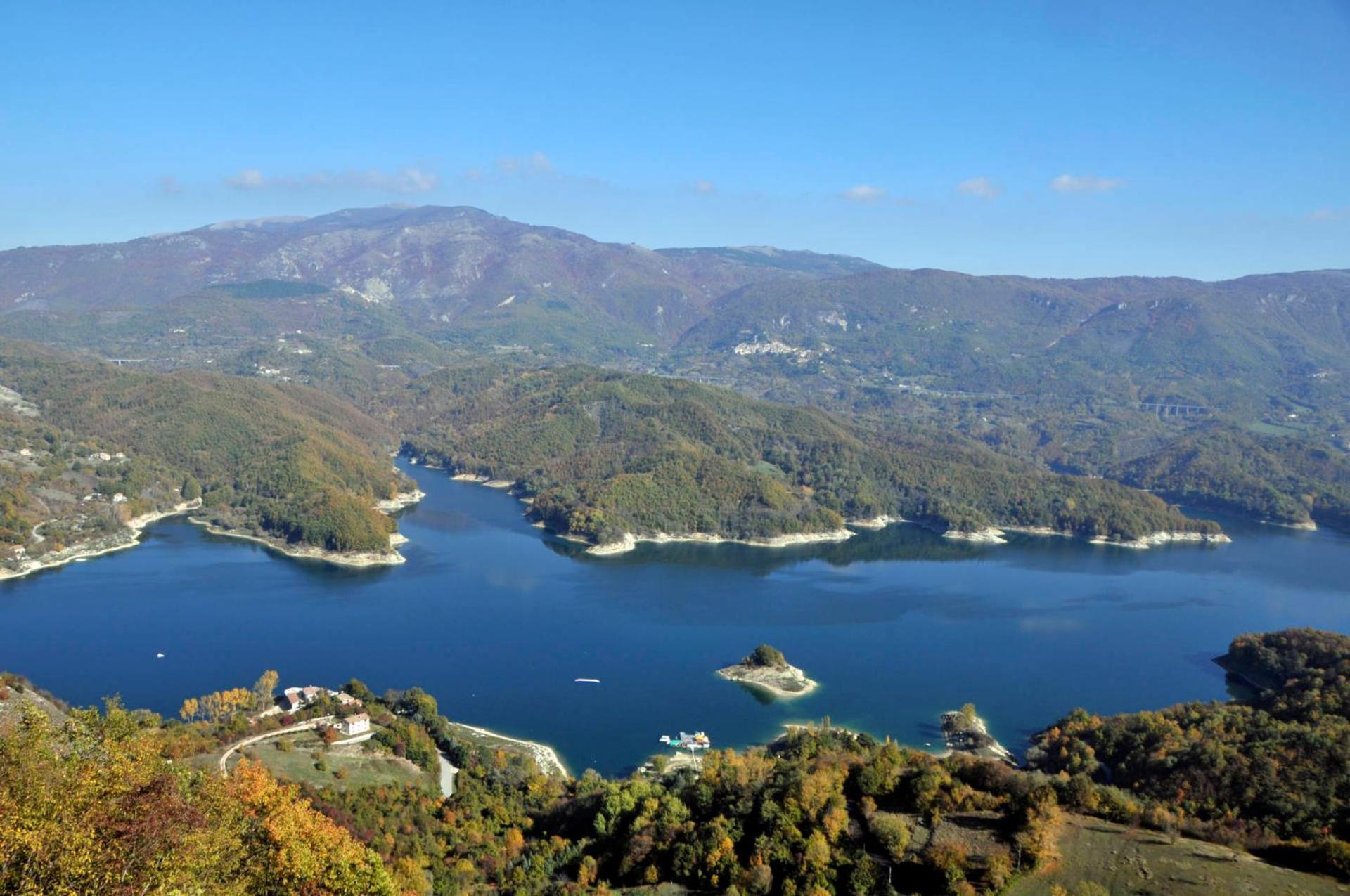 Agriturismo Incantesimo Del Lago Salto Varco Sabino Exterior photo